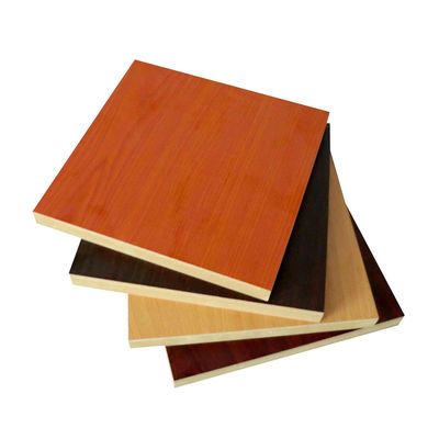 18 mm plain MDF panel en wit hout graan kleur melamine MDF board vochtbestendig met 1